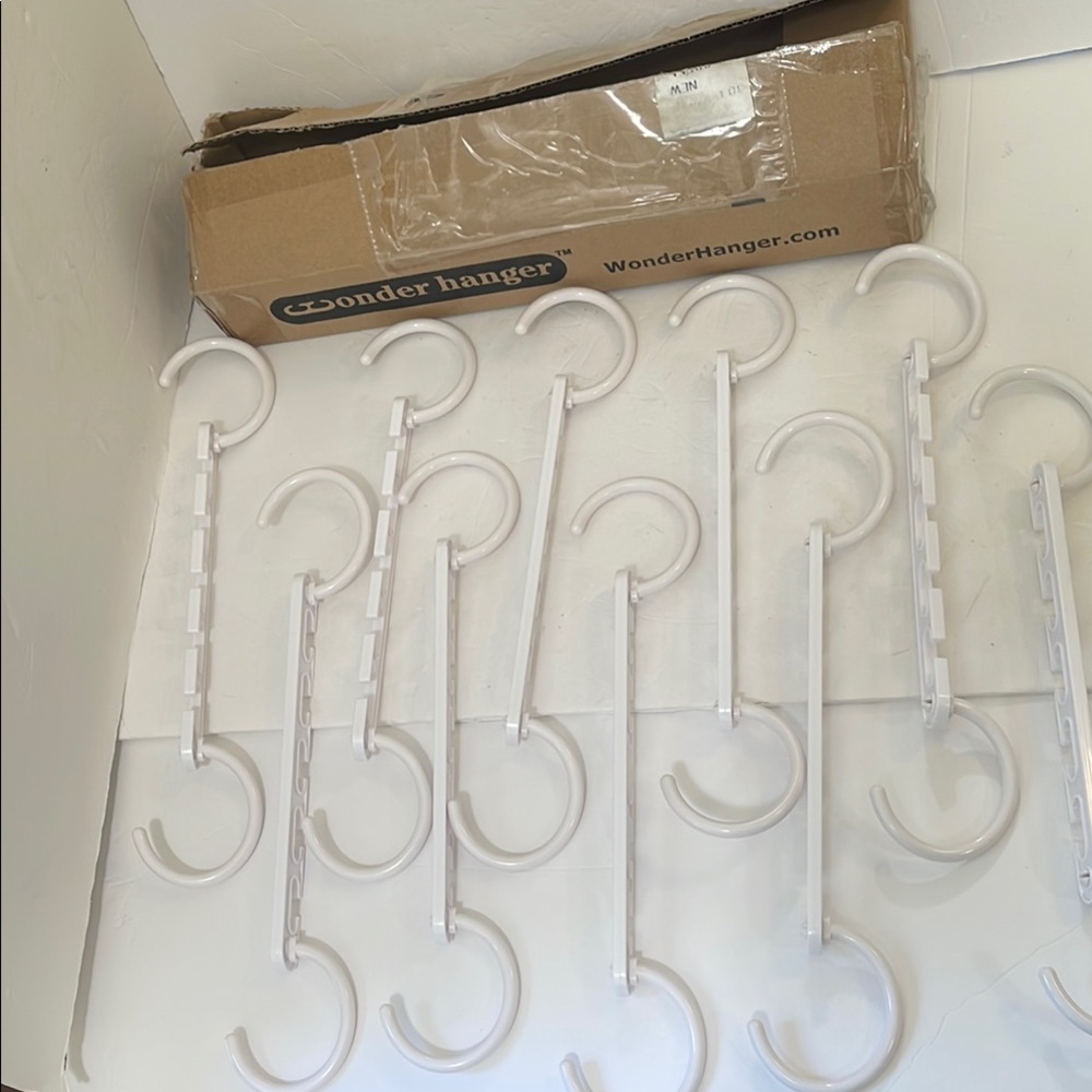 WONDER HANGER PLASTIC SET OF TEN NIB ALREADY ASSEMBLED